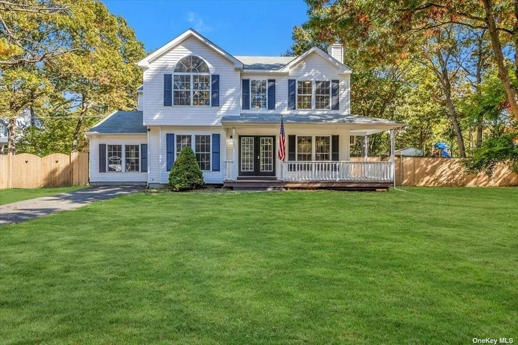 211 Middle Island Rd Medford NY 11763