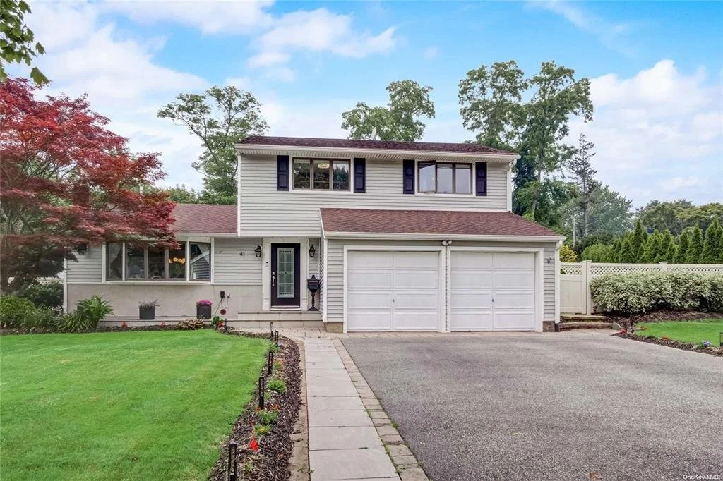 41 Donna Ln Commack NY 11725