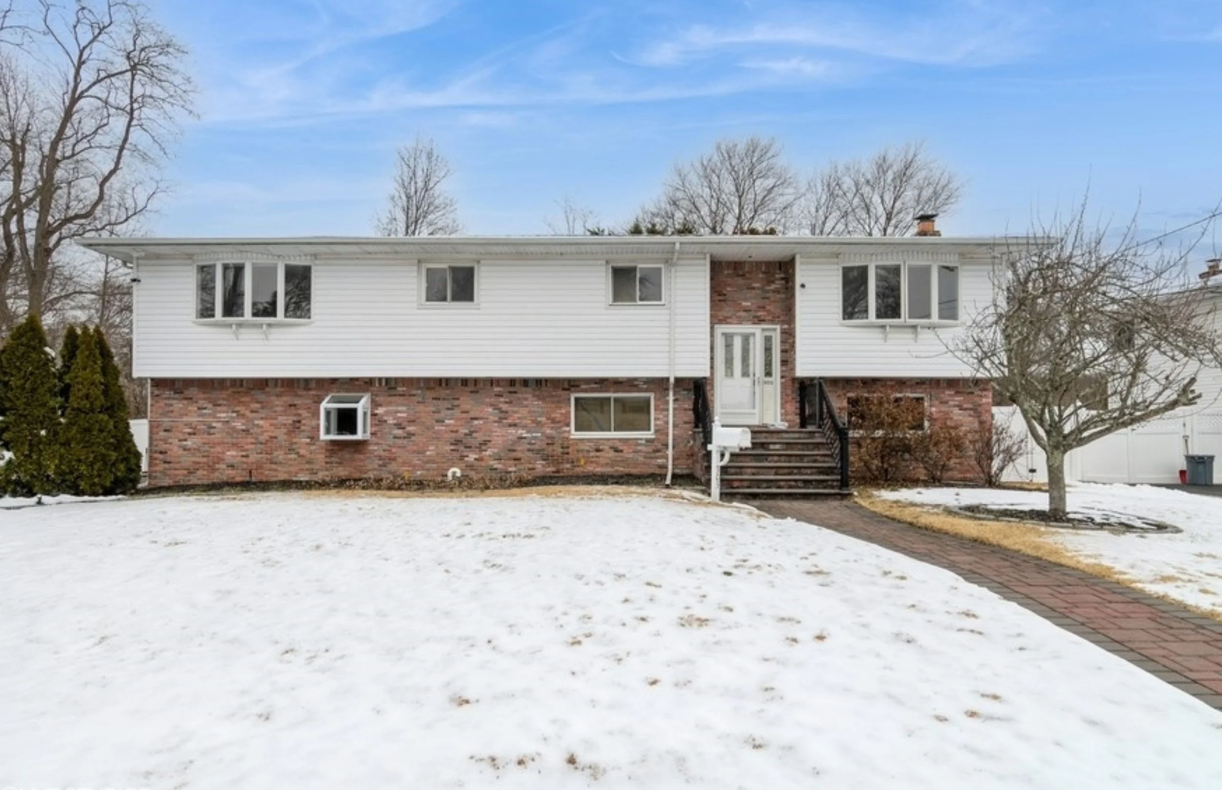 303 Alfred St North Babylon NY 11703