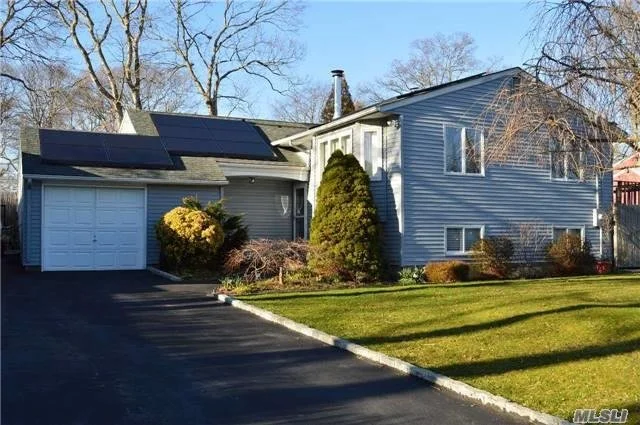3 Mount Huron Ct Farmingville NY 11738