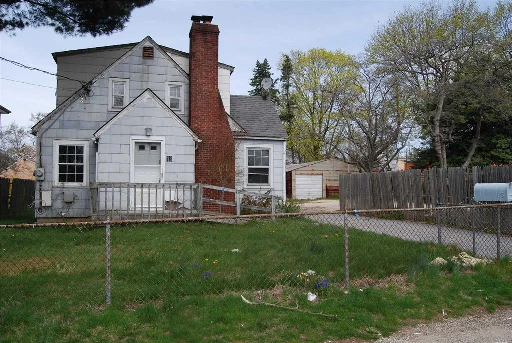 18 W 13th St Huntington Station NY 11746