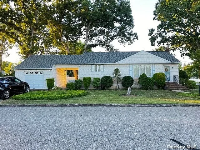 1 Warwick St Deer Park NY 11729