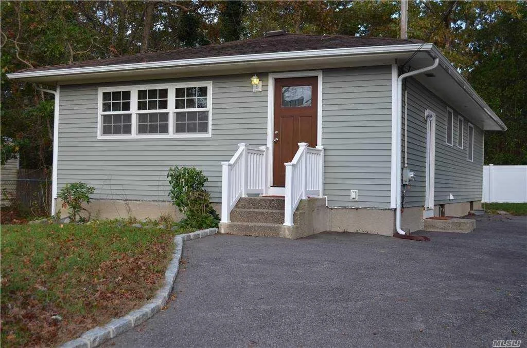 275 Lake Dr East Patchogue NY 11772
