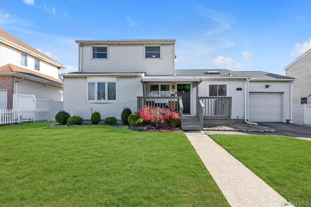 6 Karen Ave Plainview NY 11803