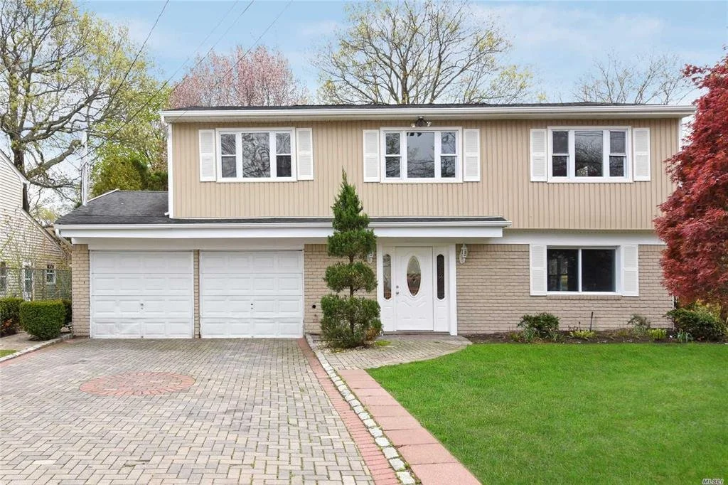 26 Leigh St Huntington NY 11743