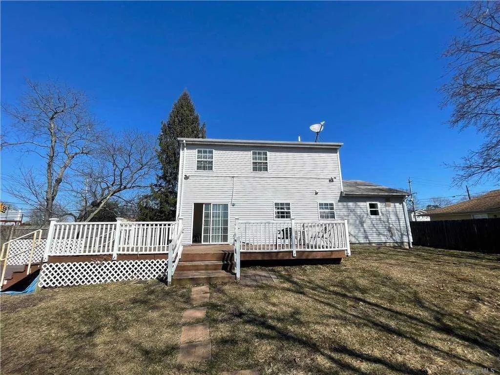 216 Crooked Hill Rd Brentwood NY 11717