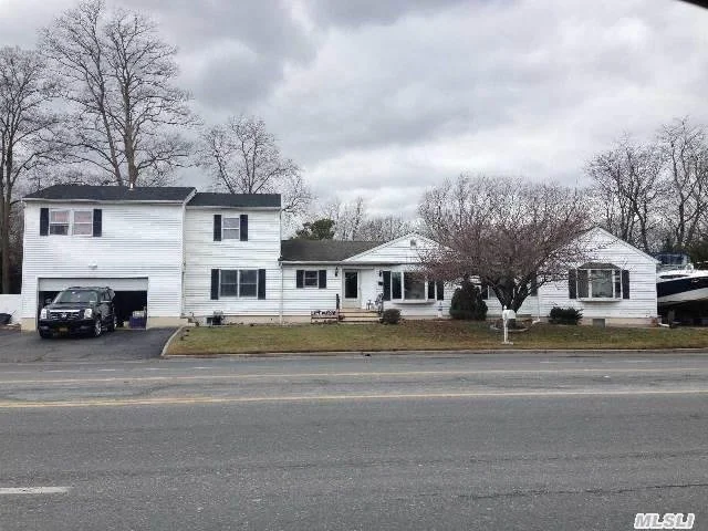 698 Lakeland Ave Bohemia NY 11716