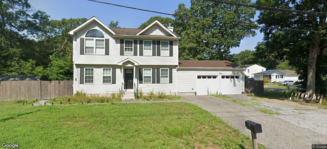 94 Margaret Dr Coram NY 11727