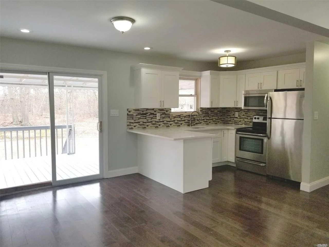 10 Clifford Ln Medford NY 11768