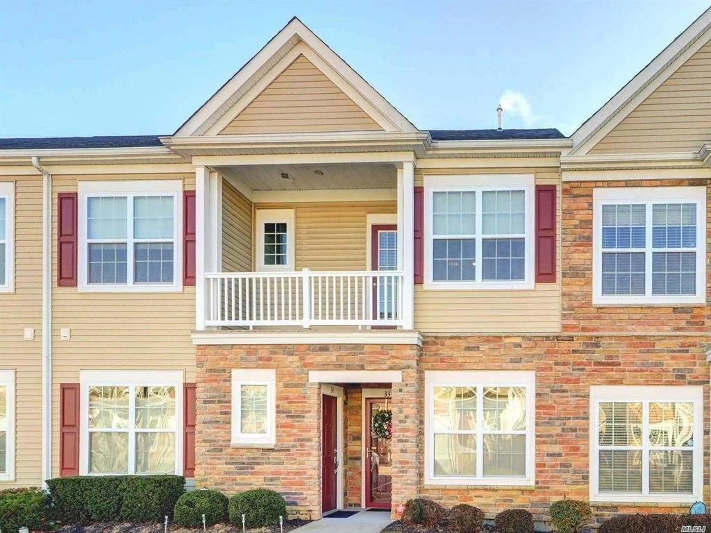 34 South Hampton Dr Massapequa NY 11758