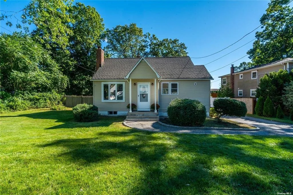 17 Roosevelt Ave Nesconset NY 11767
