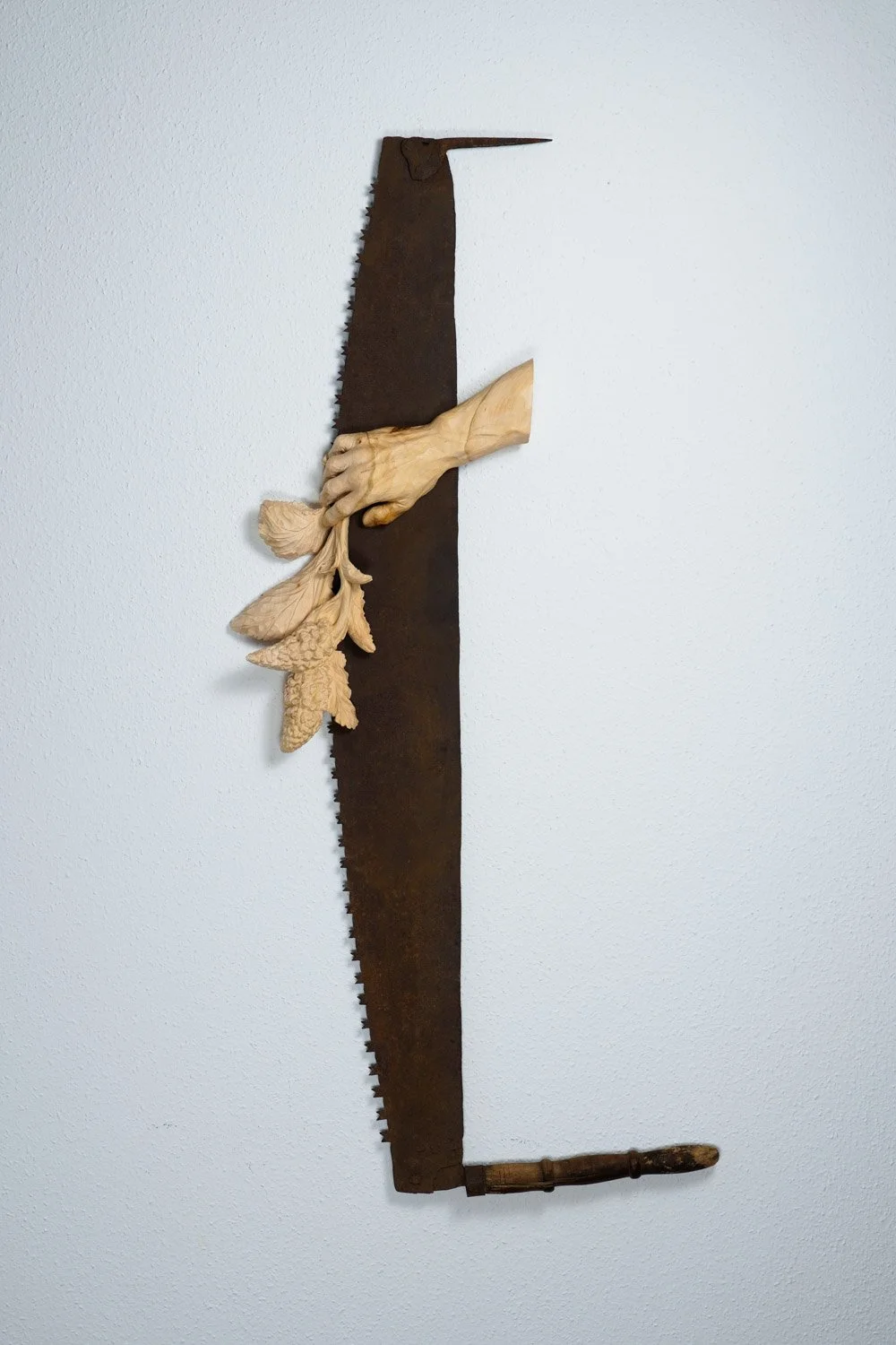 Hybrid #1, 2025. Wood and objet trouvé — 131x59x8cm 