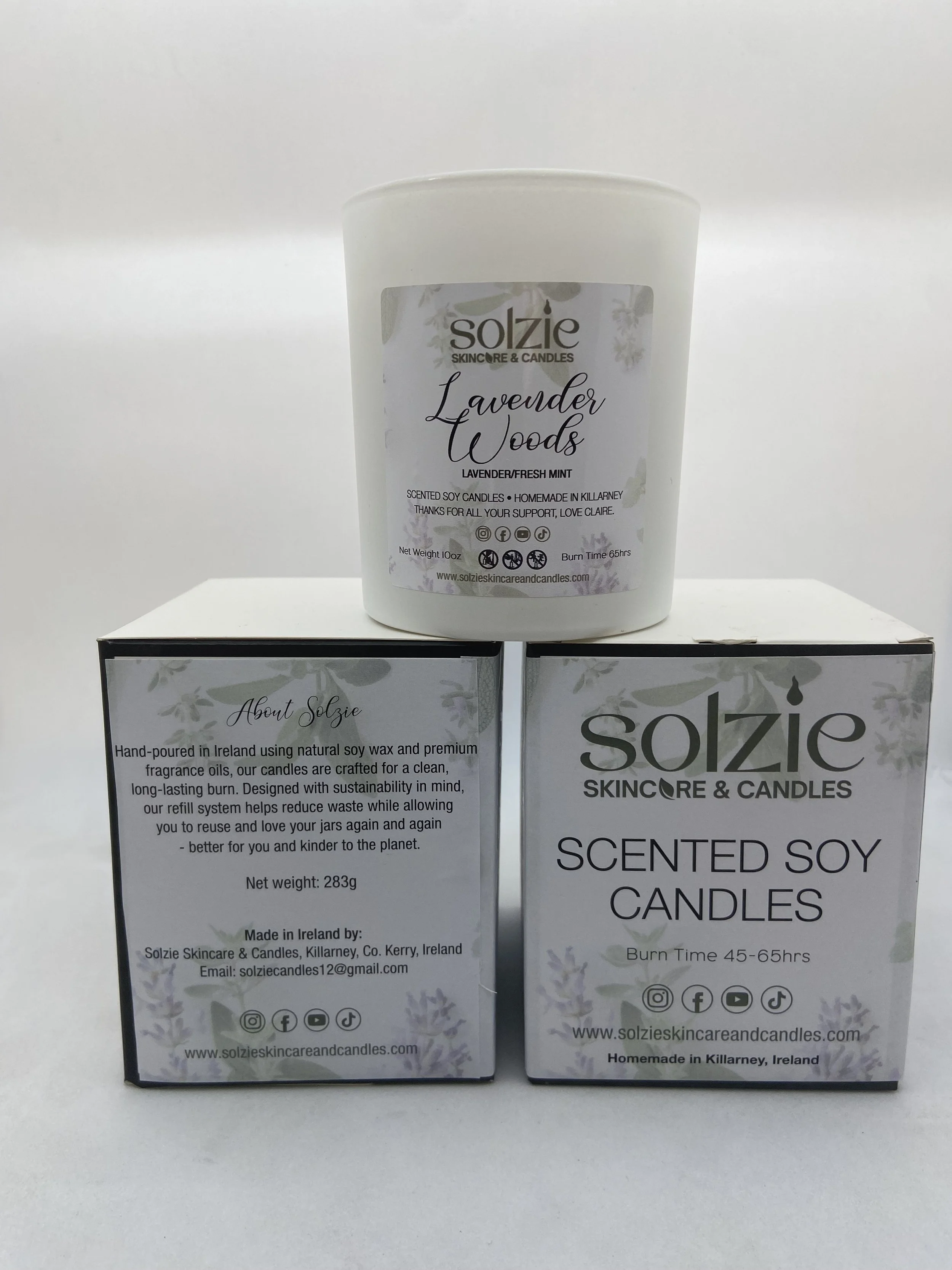 LAVENDER WOODS SOY CANDLE.