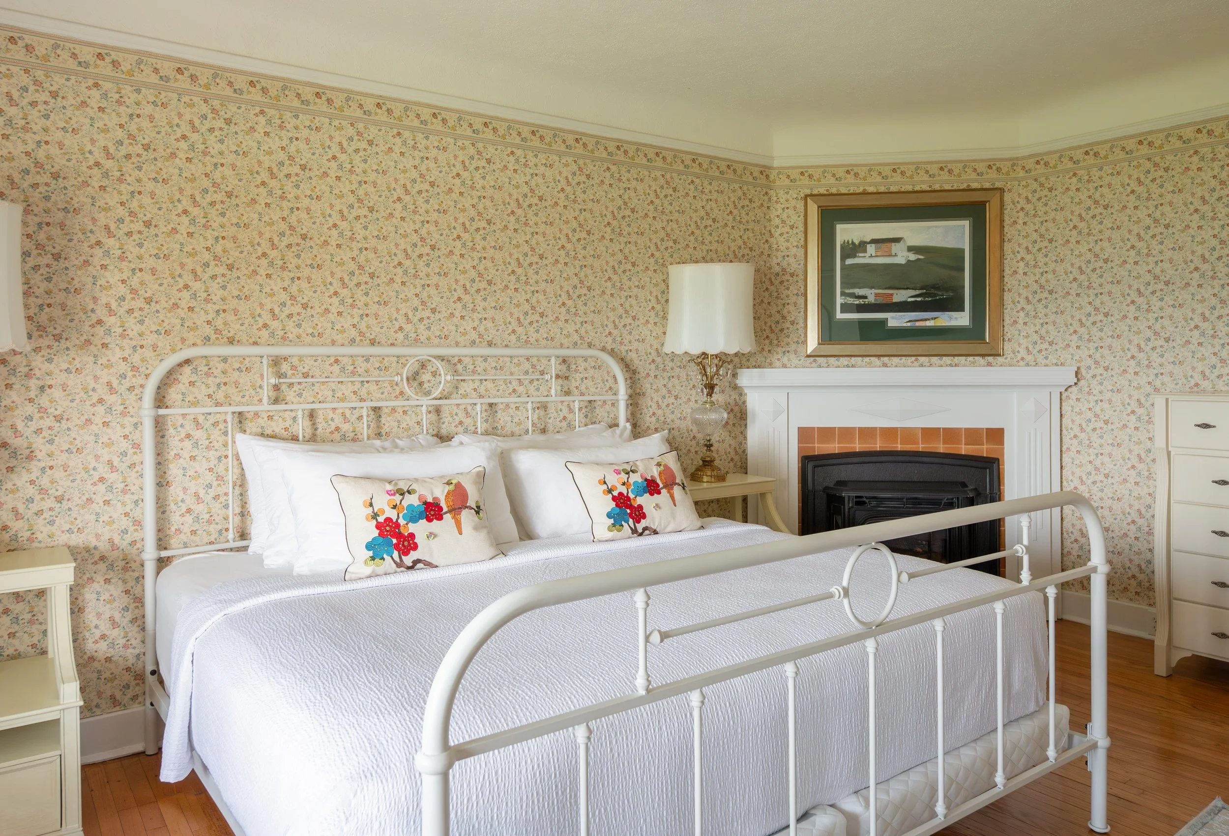 LAKEHOUSE_NIGHTINGALESUITE-4.jpg