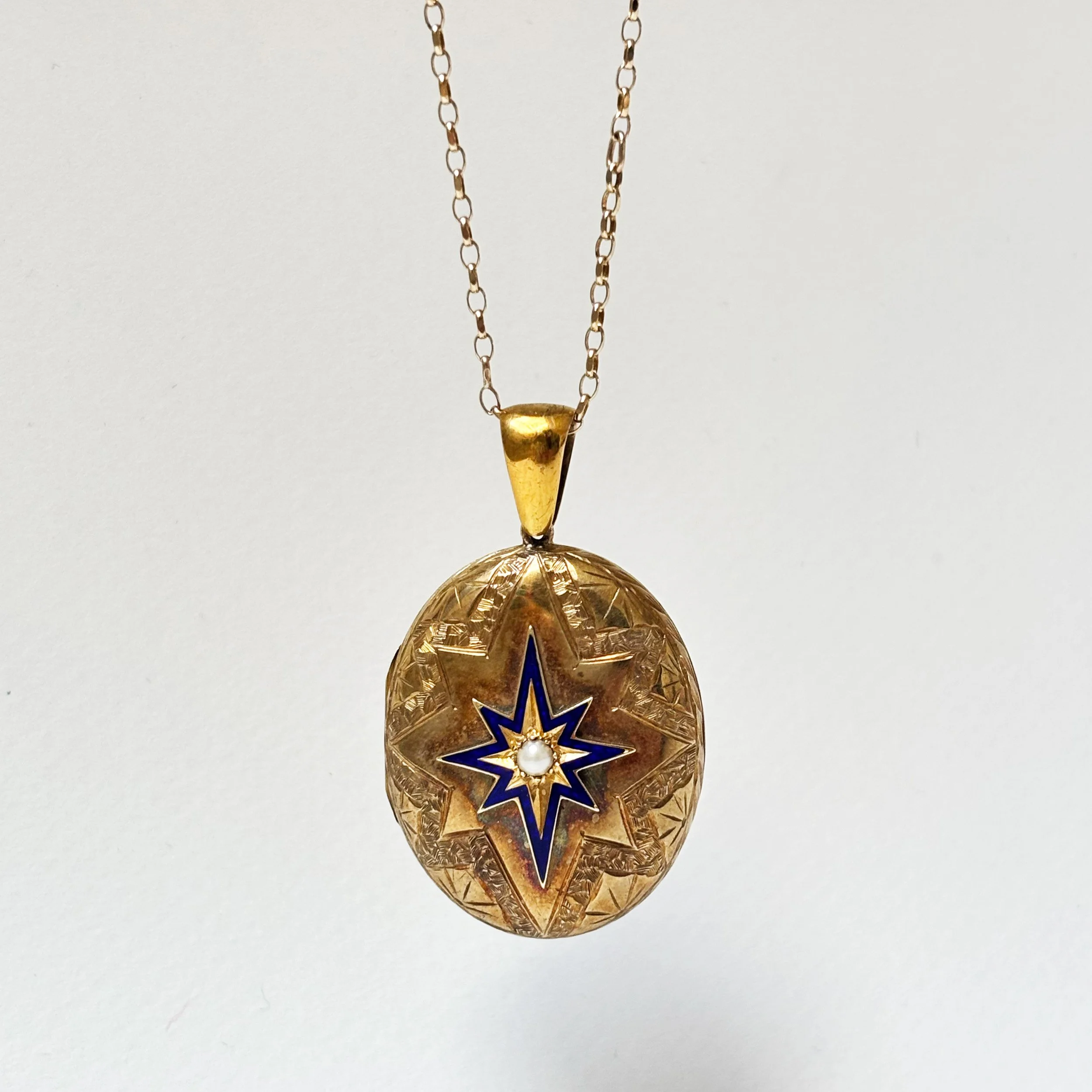 CRA011_starburst locket_1.jpg