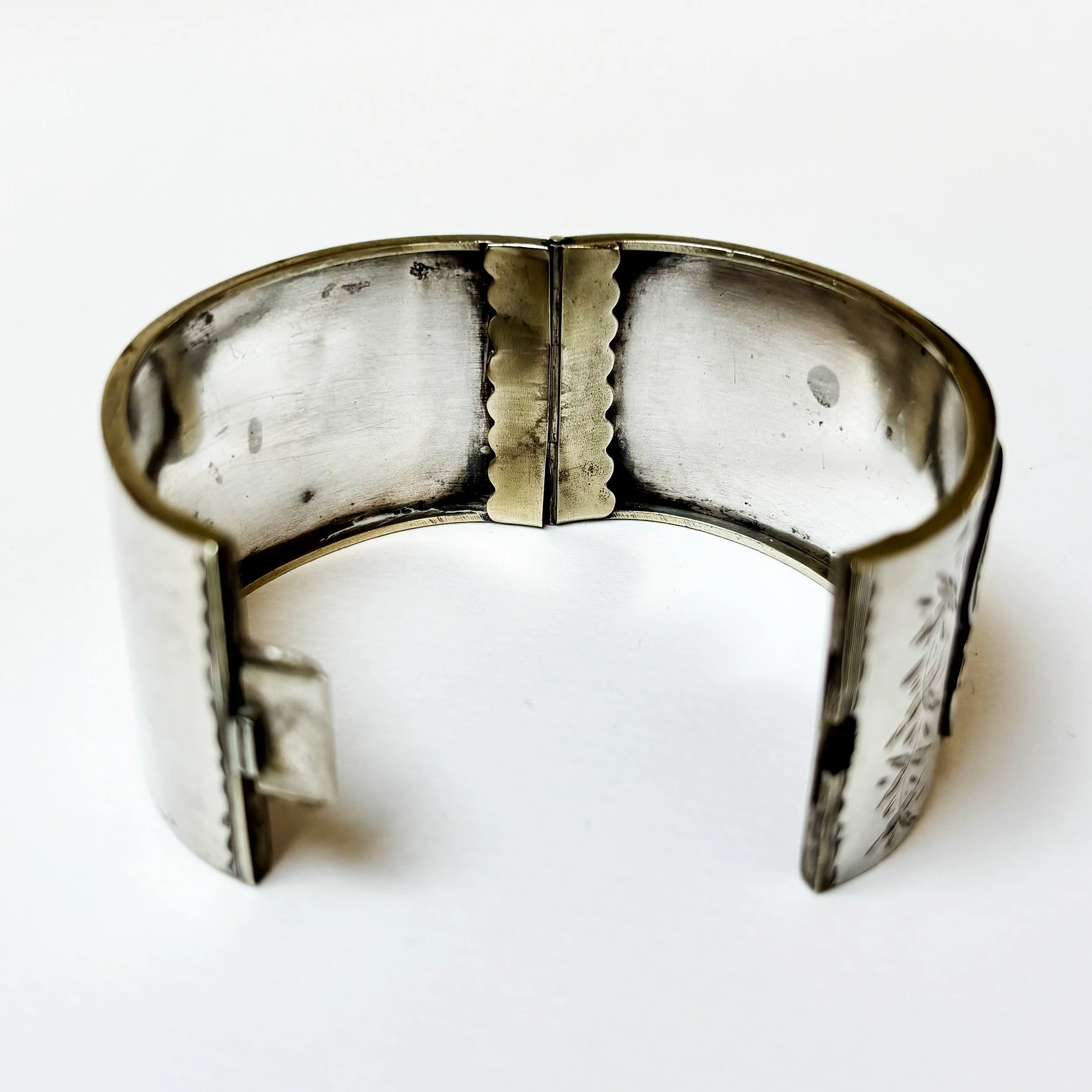 AEV002_silver cuff_3.jpg