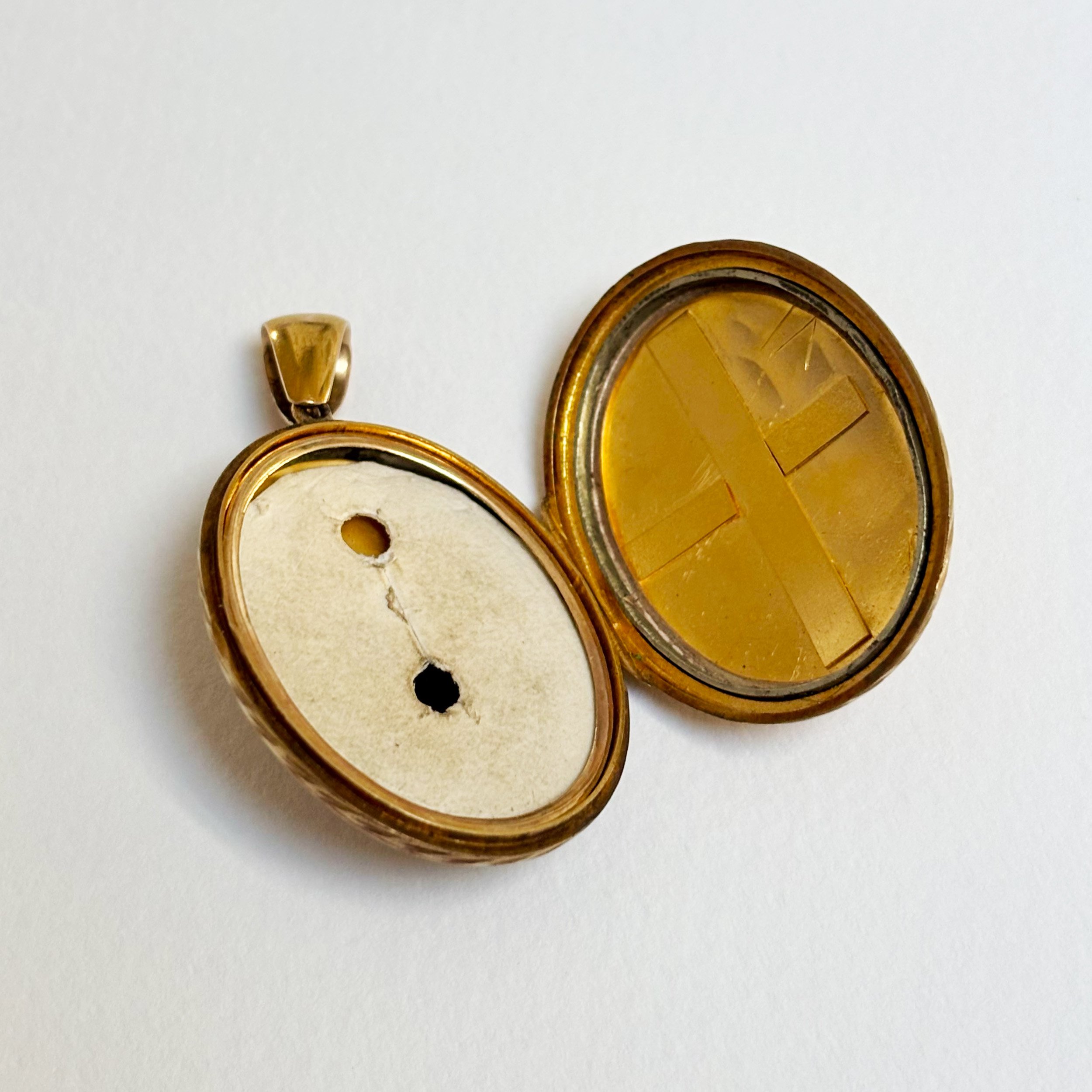 CRA011_starburst locket_4.jpg