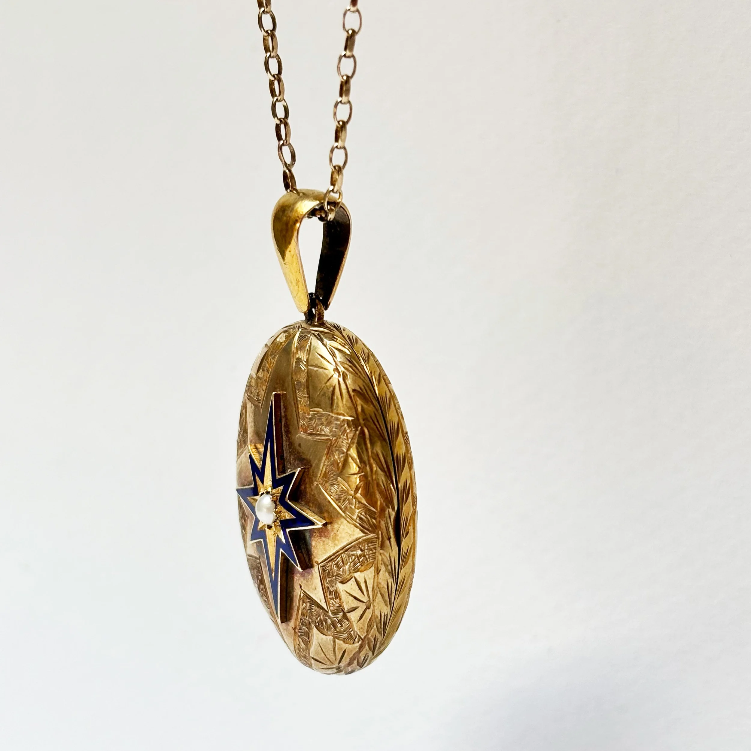 CRA011_starburst locket_3.jpg