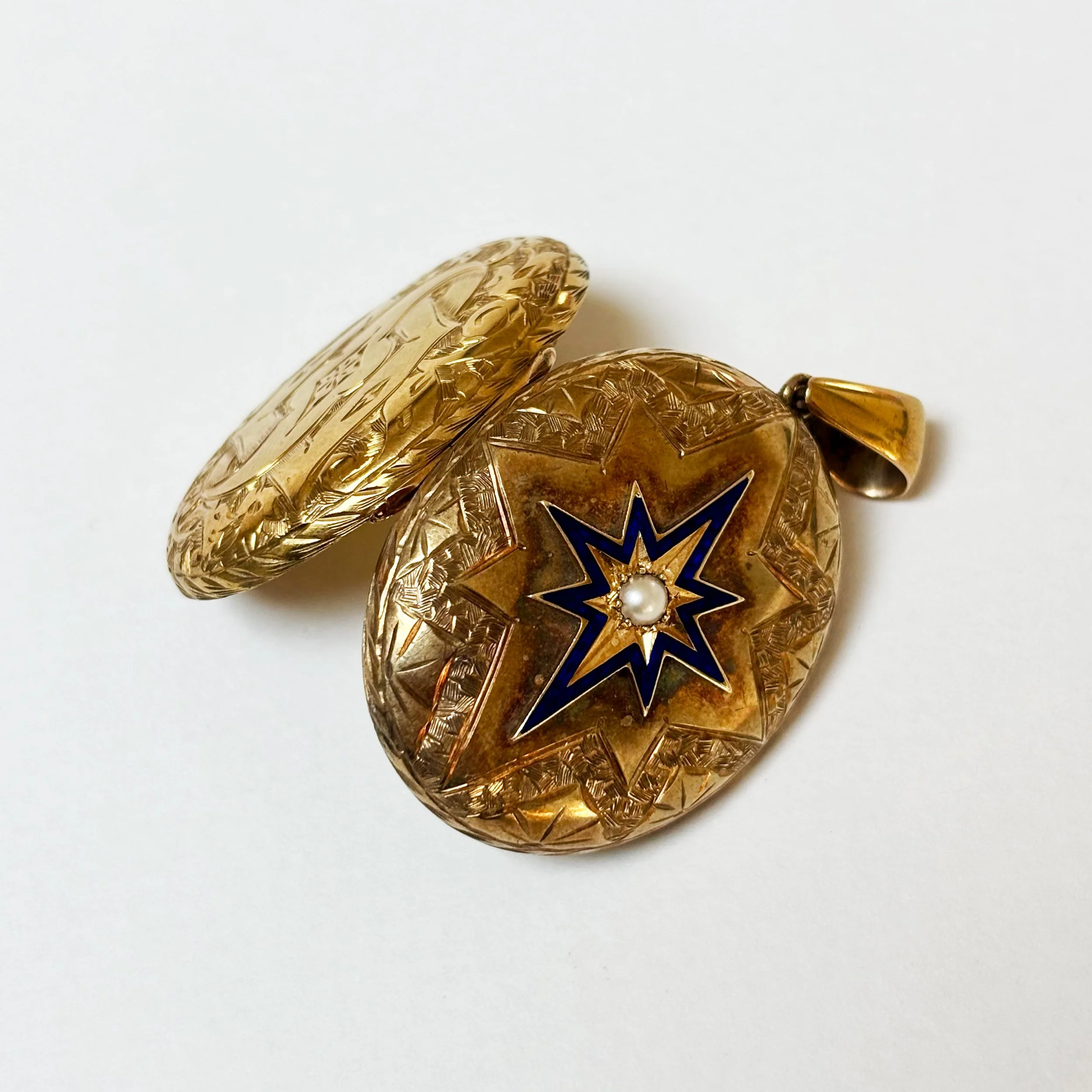 CRA011_starburst locket_5.jpg
