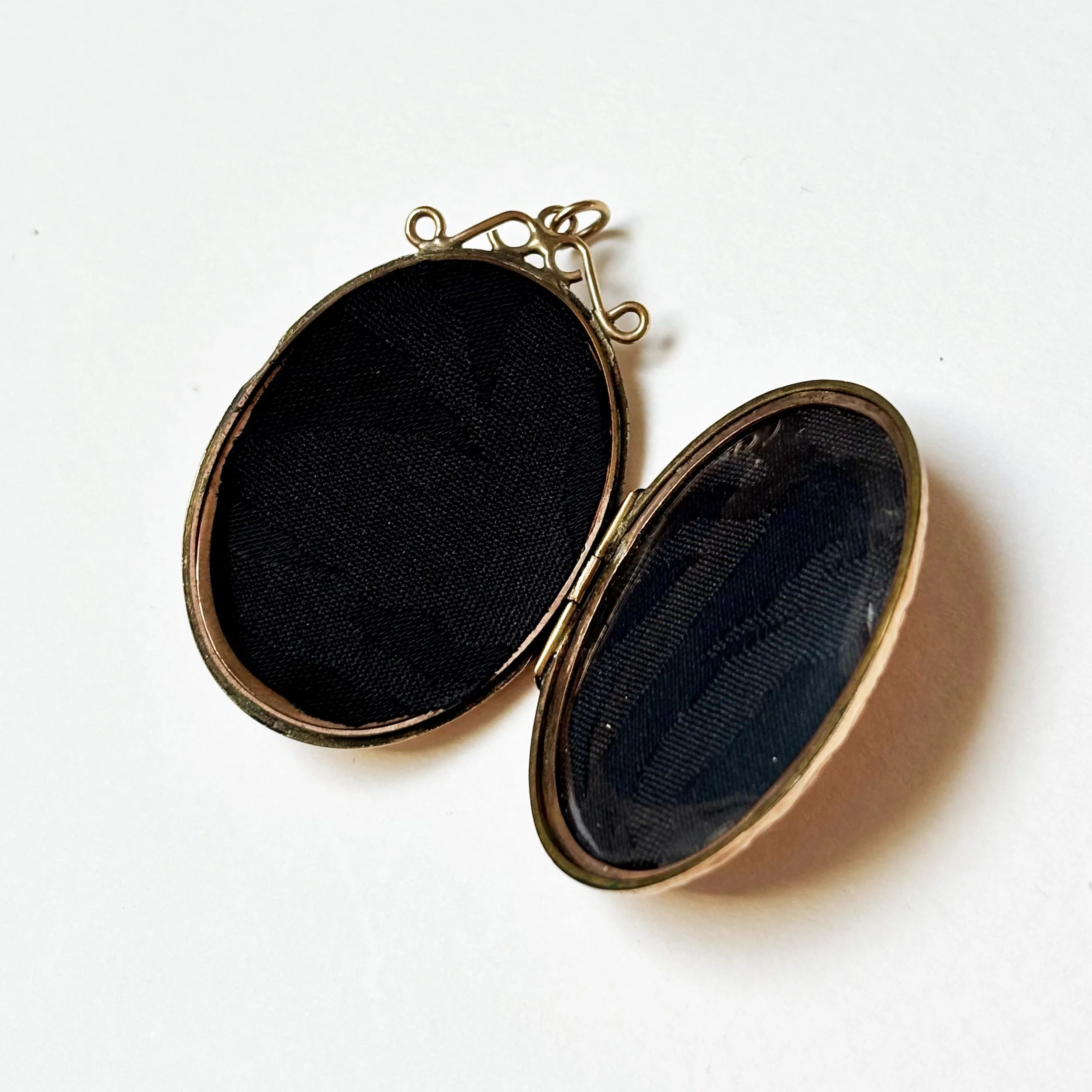 CRA010_victorian locket_7.jpg