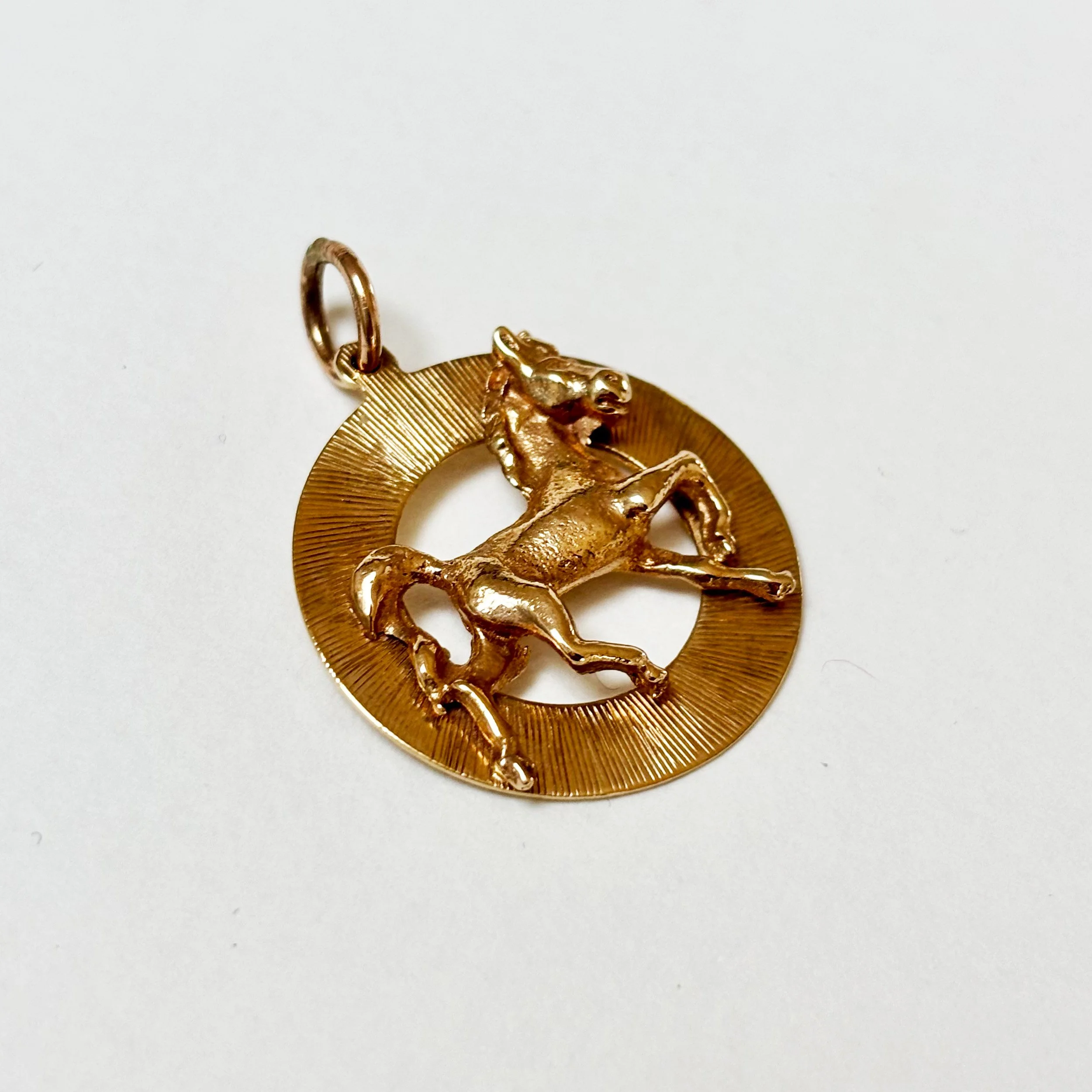 CRA013_horse pendant_1.jpg