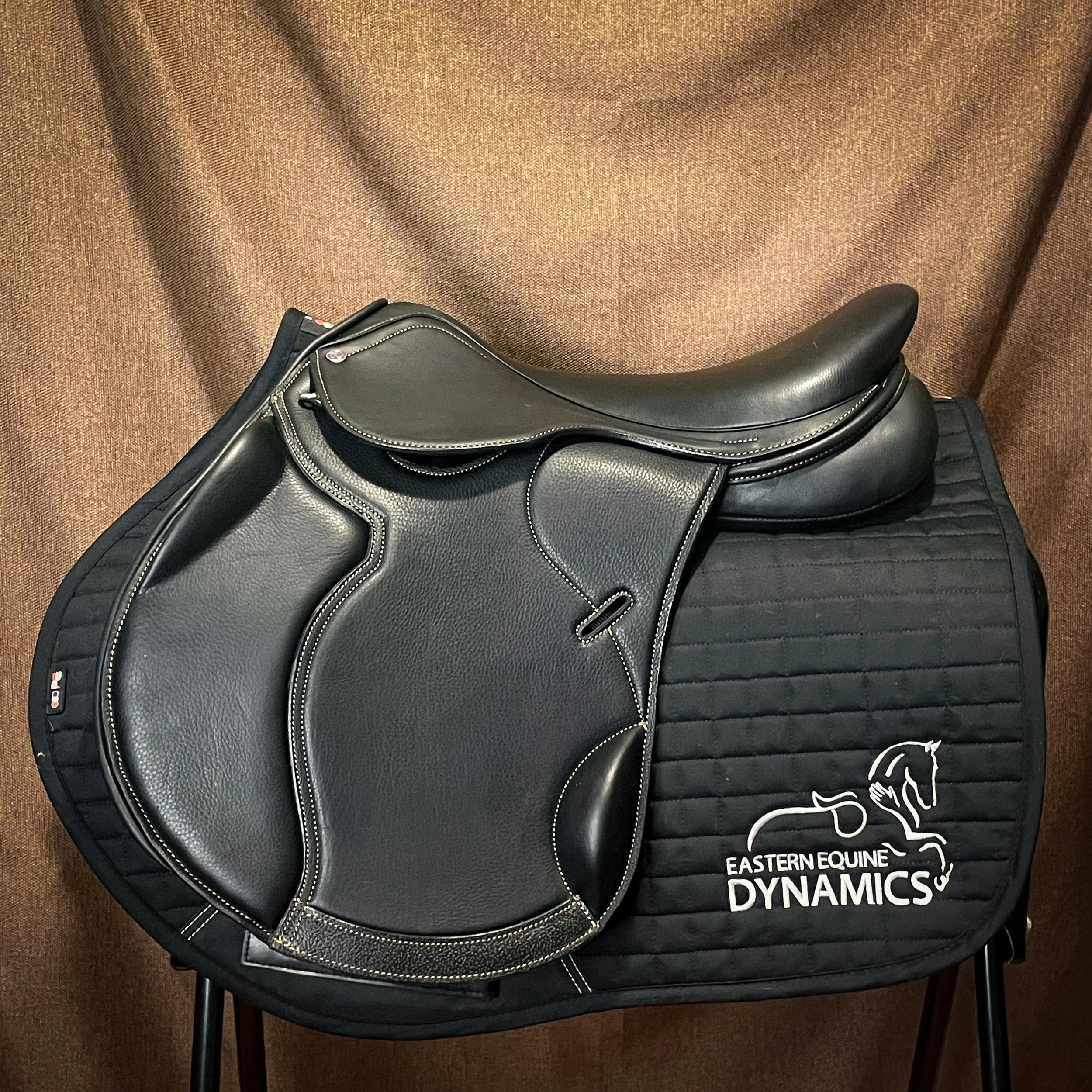 Caveletti Monoflap Jump Saddle 16.5"