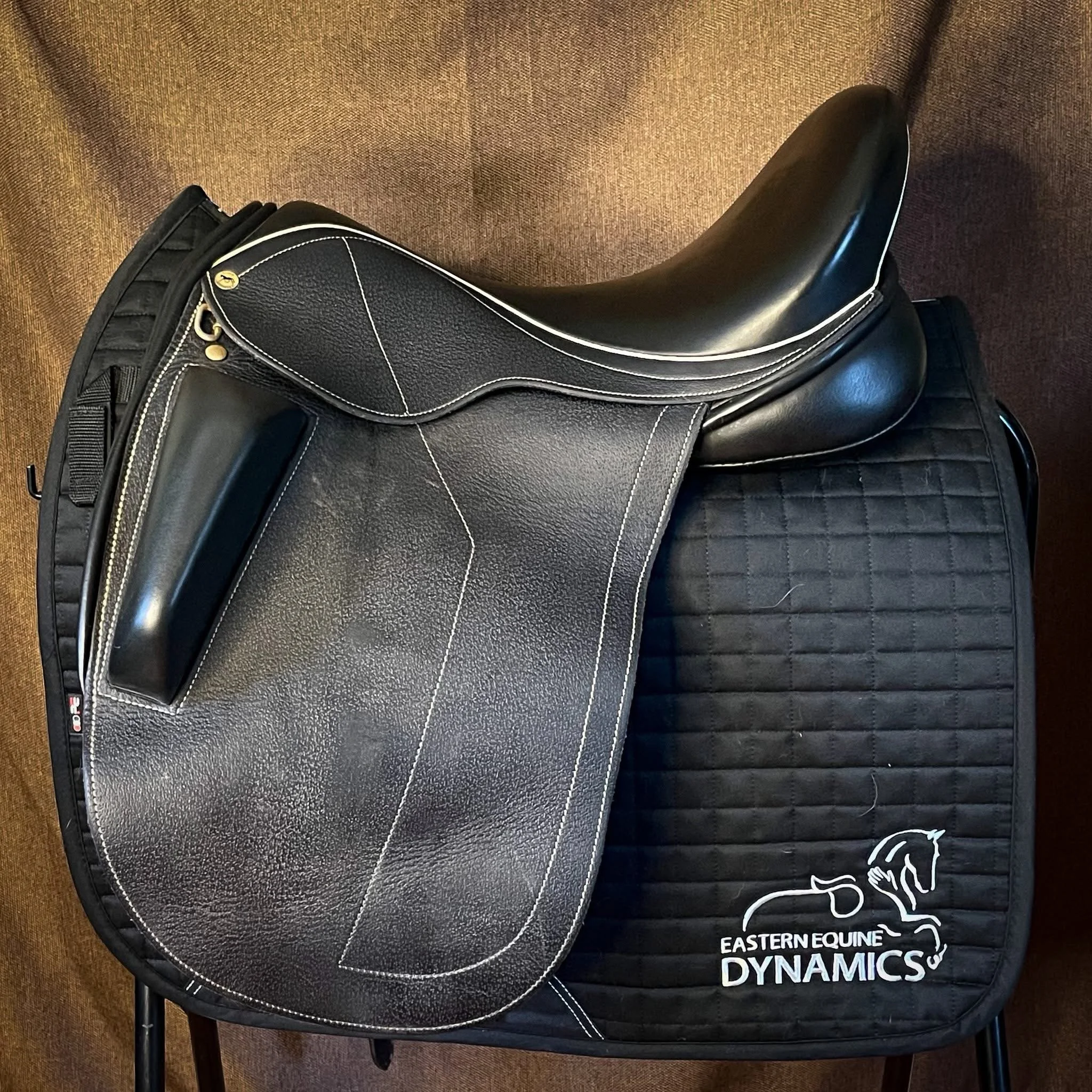 Black Country Optima Saddle 18"