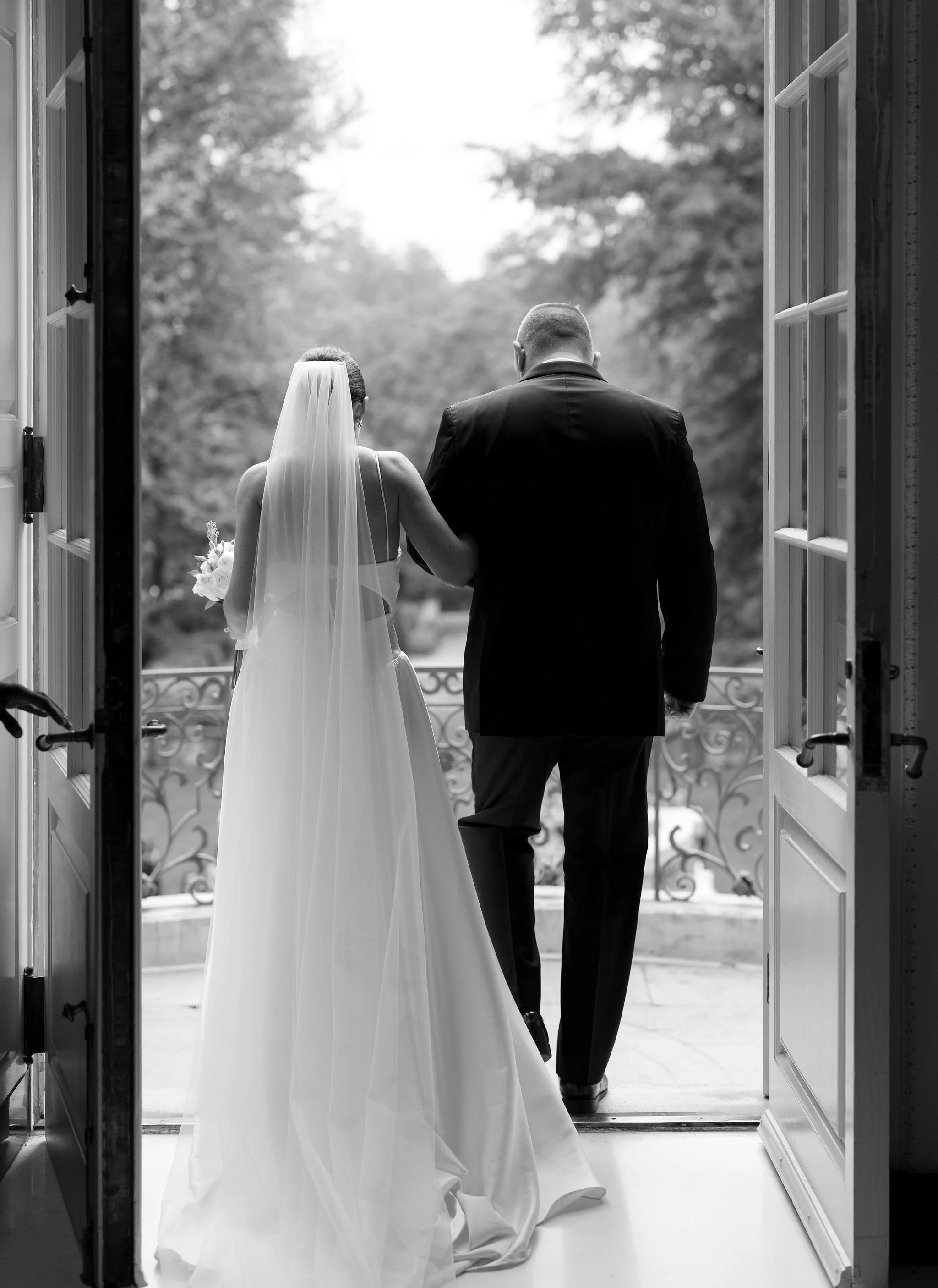 Outdoor wedding ceremony at Swan House Atlanta History Center with elegant garden and estate backdrop