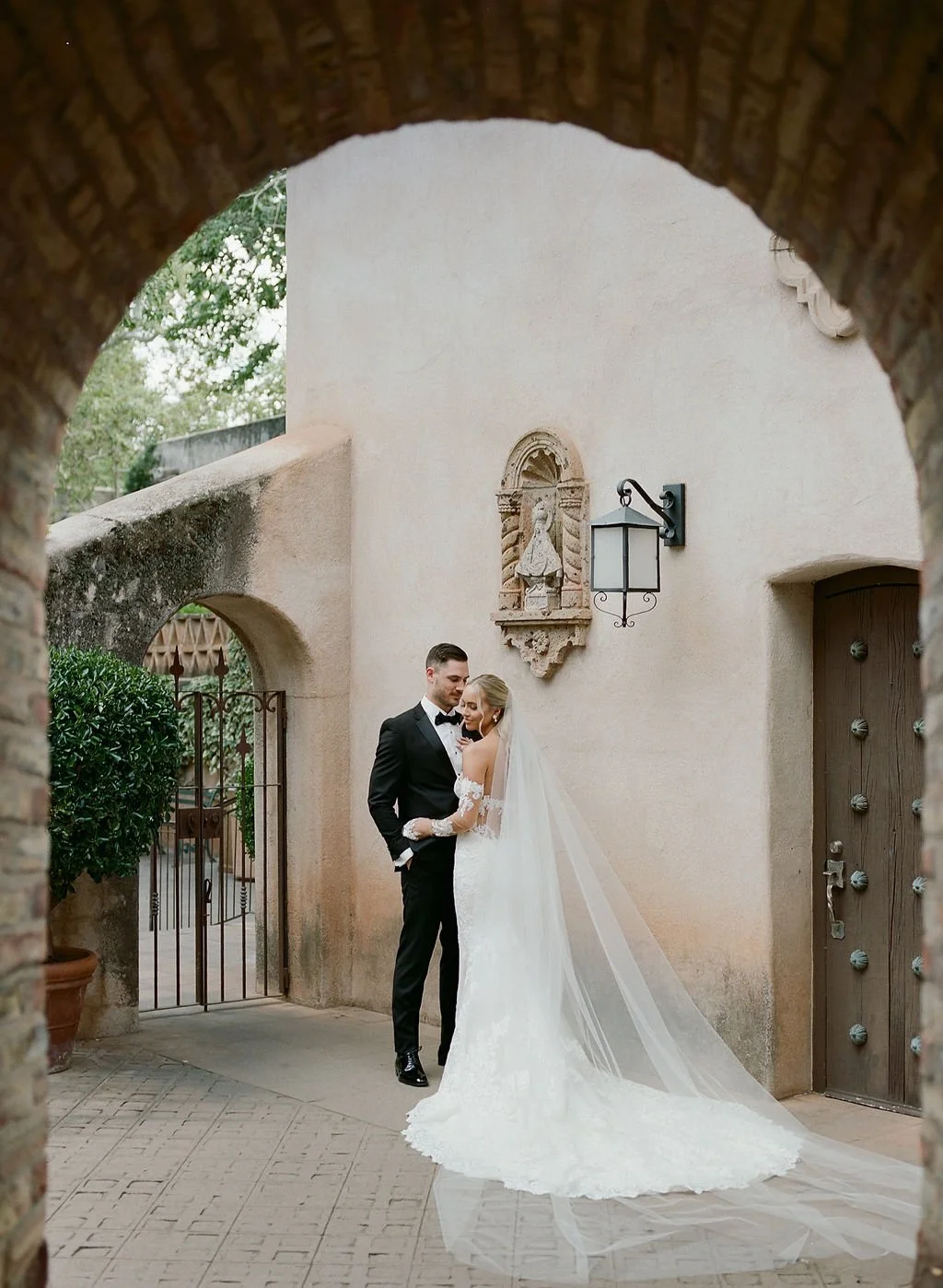 Kayley+Brock-ReneatTlaquepaque-Sedona-Wedding-SajePhotography-22.jpg