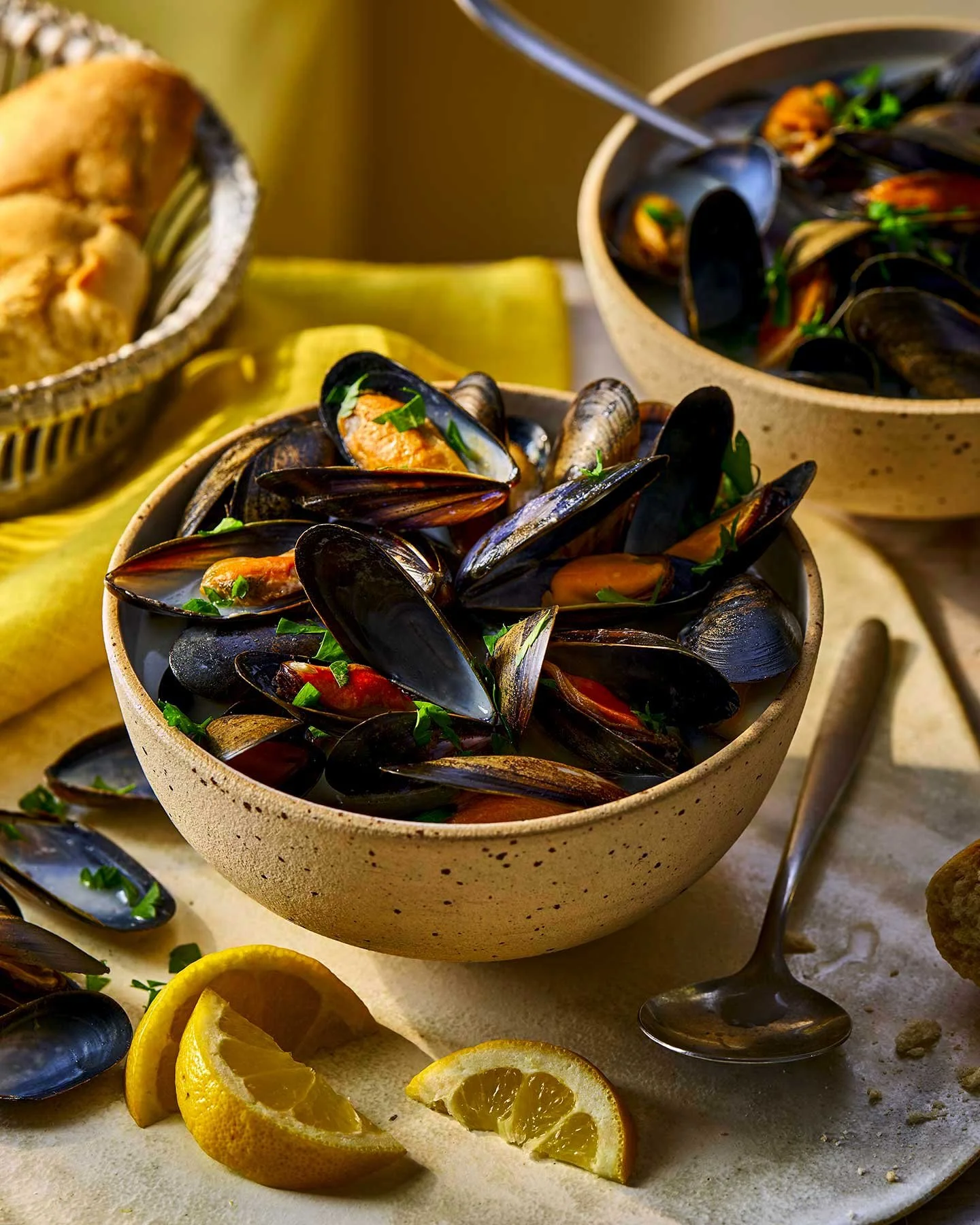 265199-5307392-Deluxe-Irish-Mussels-in-White-Wine-450g-With-Glasses-RGB-FL.jpg