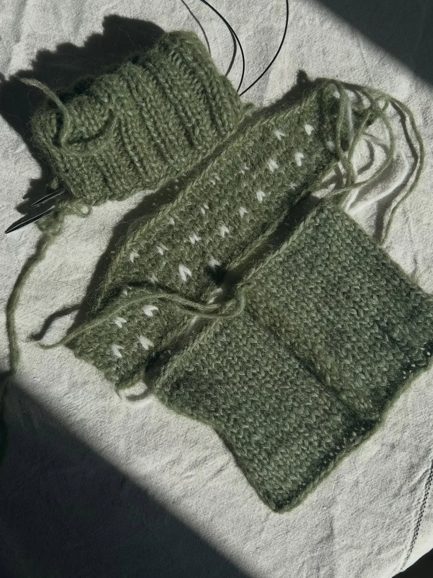 Planerar ett nytt projekt. Det ska bli en fuskolle som matchar till Ottos Huggle Hat 🧶

Tanken f&ouml;r nu &auml;r att den ska dubbelstickas med en i-cord kant runt, men har l&auml;rt mig att mycket kan &auml;ndras n&auml;r man v&auml;l s&auml;tter 