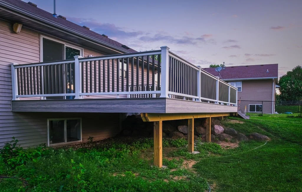root-down-remodeling-deck-builder-wisconsin-deck-railing.jpg