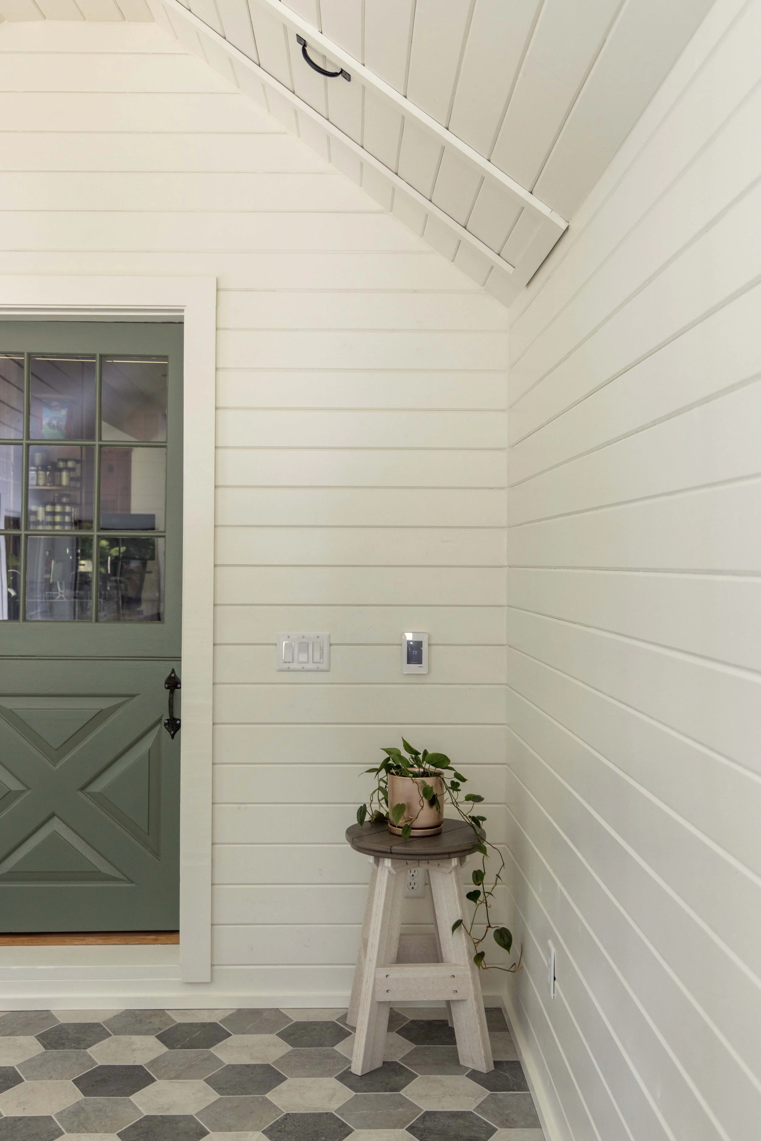root-down-remodeling-spa-room-tonge-and-groove.jpg