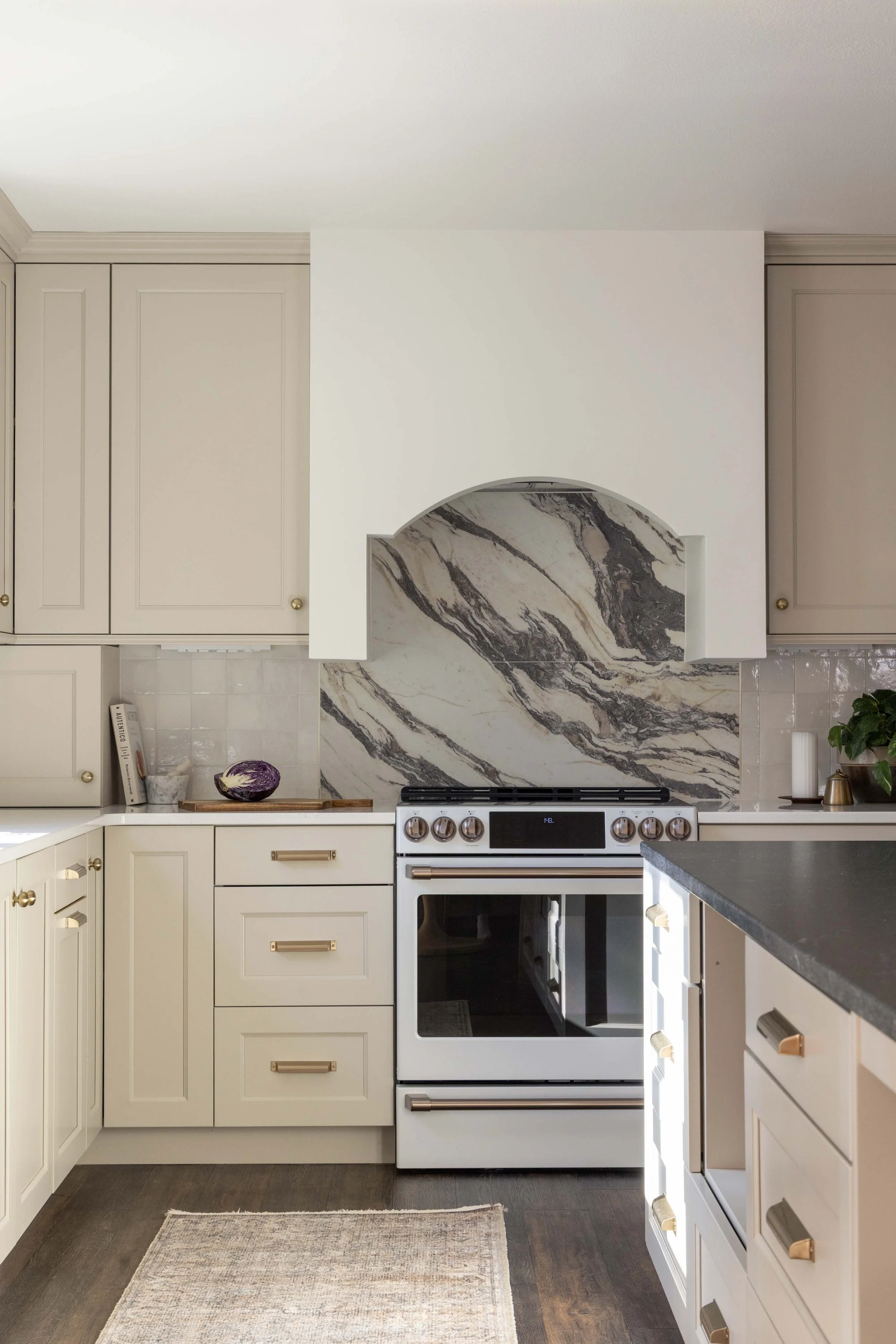 root-down-remodeling-kitchen-cabinetry-rangehood2.jpg