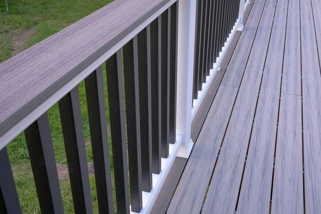 root-down-remodeling-deck-builder-wisconsin-closeup-of-railing.jpg