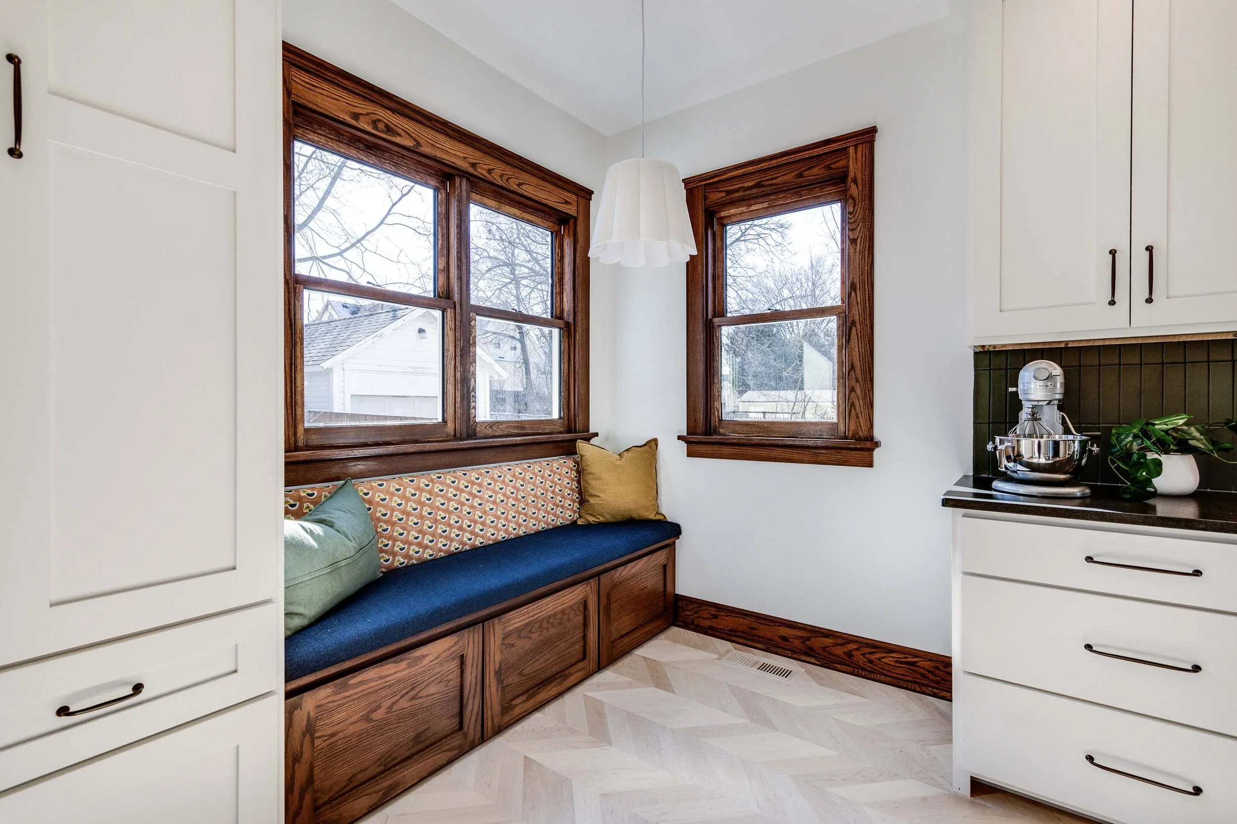 root-down-remodeling-custom-millwork-kitchen-seating-bench.jpg