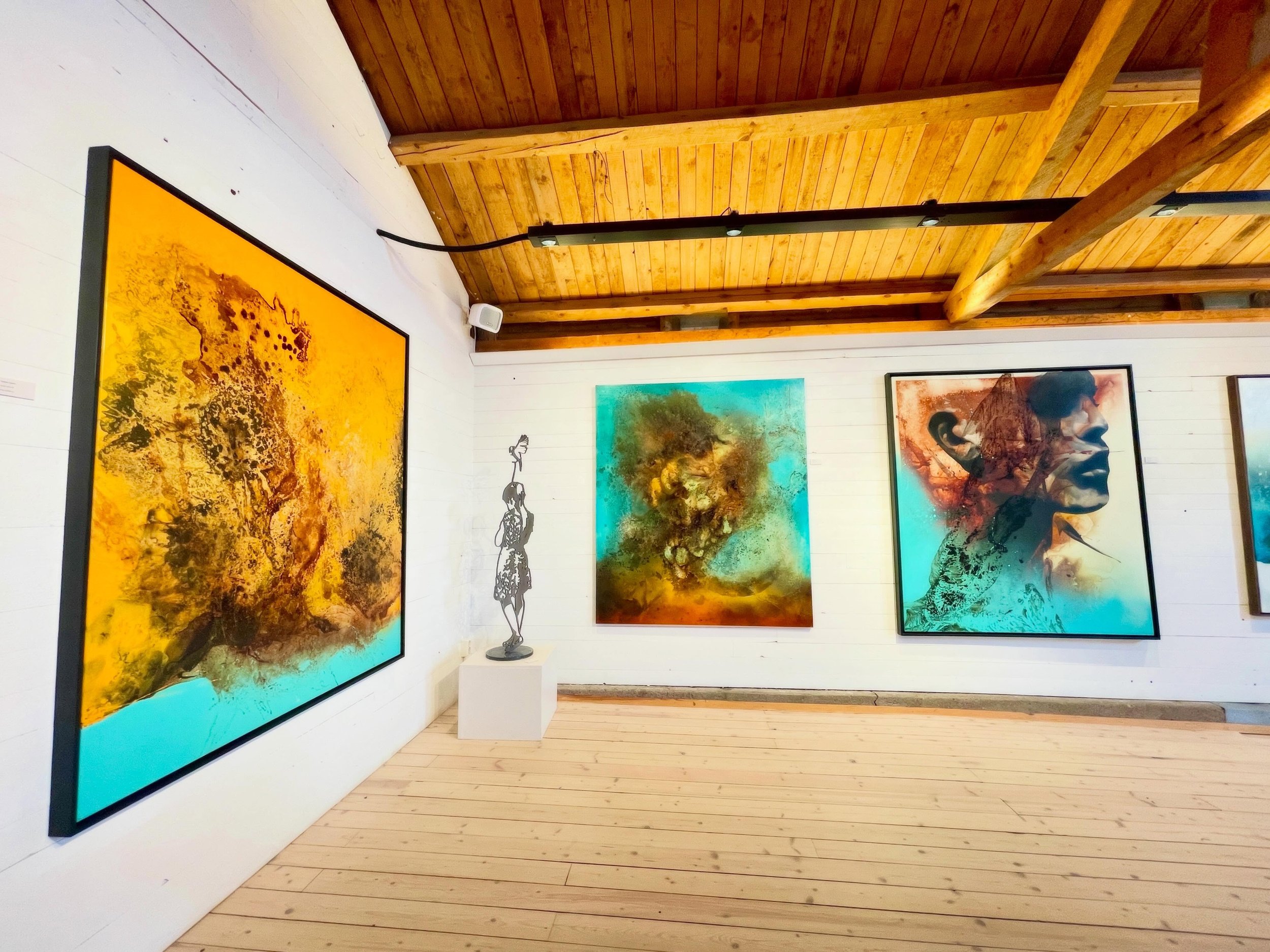 N&auml;r det k&auml;nns ❤️

Konst g&ouml;r sig trots allt b&auml;ttre p&aring; v&auml;ggar &auml;n i fl&ouml;det.

Tomas Lacke p&aring; Roddarhuset.
Kom och se sj&auml;lv ❤️ 

@gallerilacke 

#roddarhuset Samtidskonst #KonstStockholm #StockholmArt #V