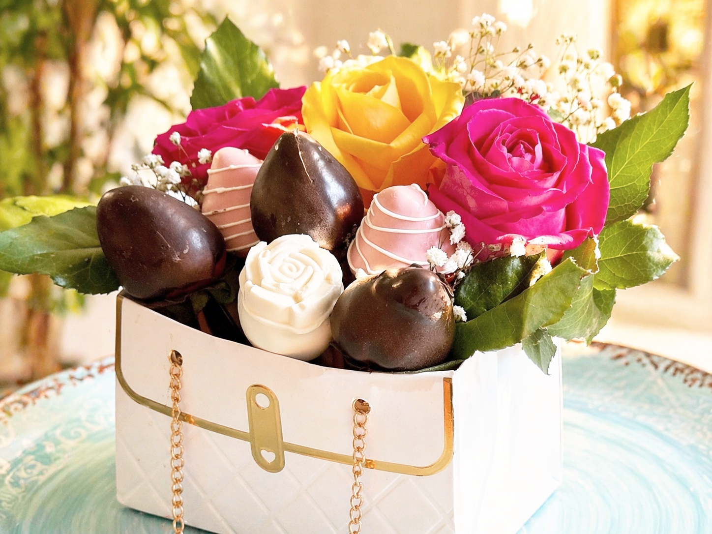 Luxury+floral+and+chocolate+gift+arrangement.png