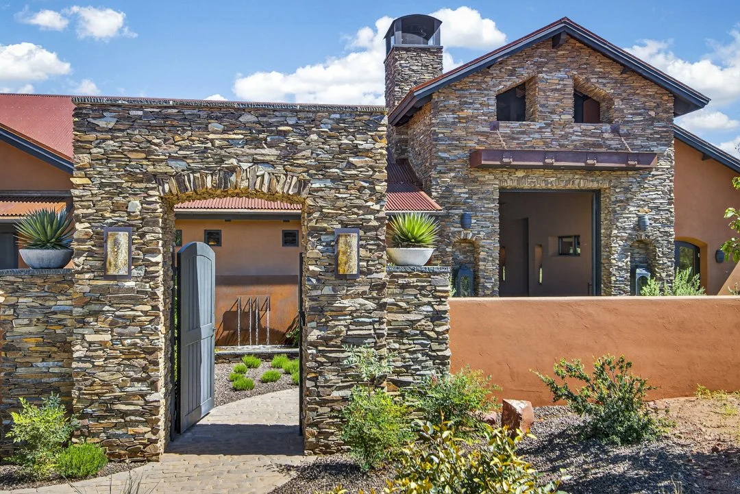 sedona-west-sedona-custom-home-exterior-front-4294.jpg