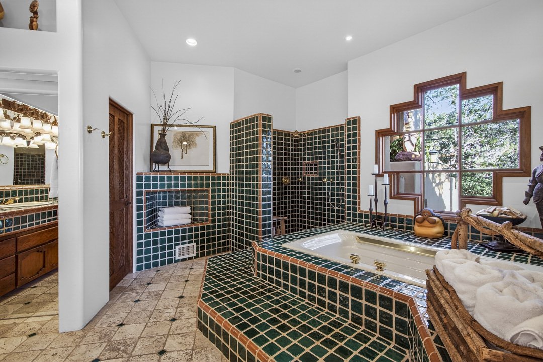 sedona-chapel-custom-home-bathroom-4689.jpg