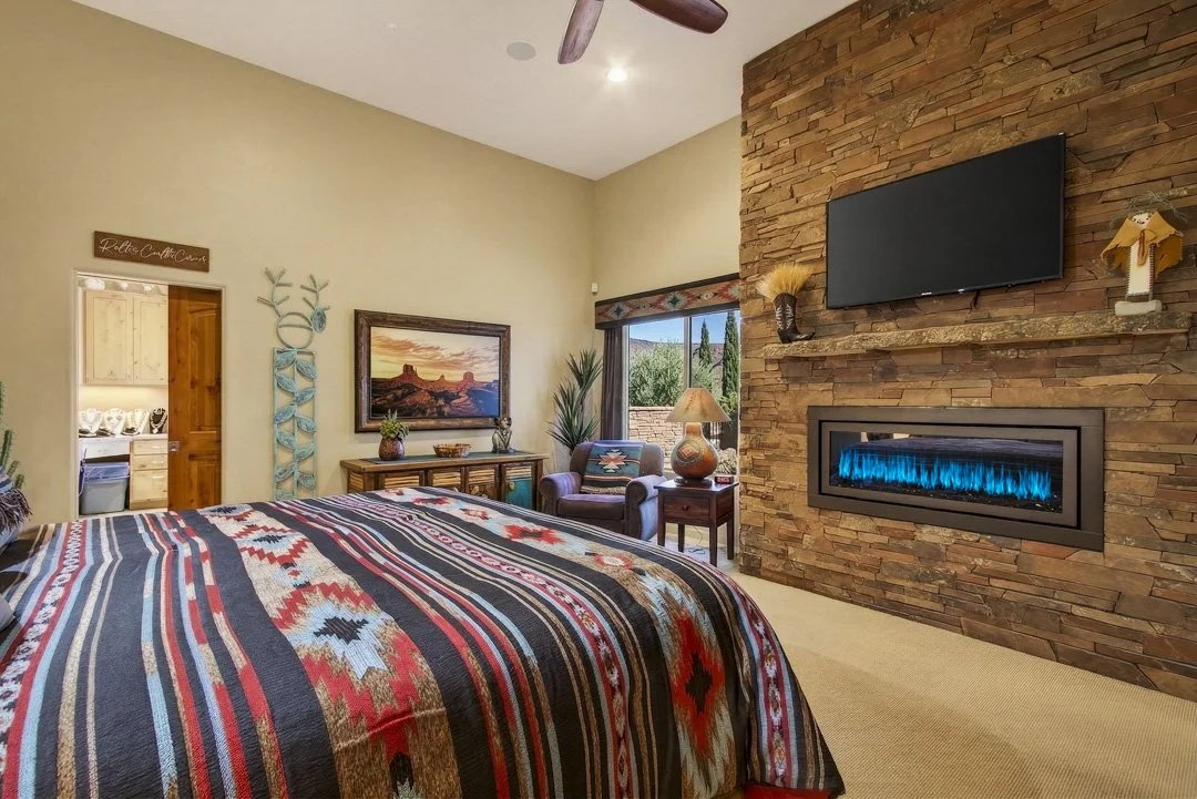 sedona-village-of-oak-creek-custom-home-bedroom-8904.jpg