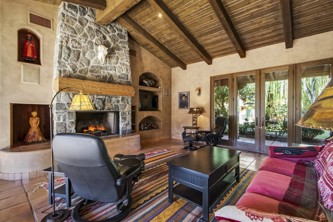 sedona-village-of-oak-creek-custom-home-living-room-0006.jpg