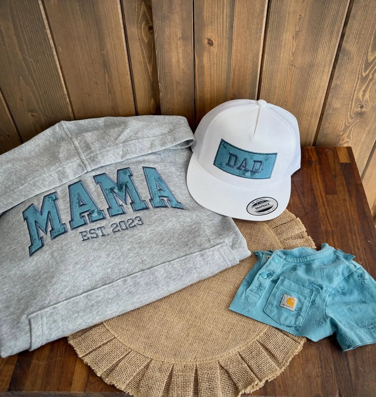 Okay but HOW cute are these?! 😍
Mother&rsquo;s Day is right around the corner and I&rsquo;m turning your baby&rsquo;s onesies or any print you love into custom MAMA or Grandma Sweatshirts. 
And yes&hellip; we can totally do matching dad hats too 
Th
