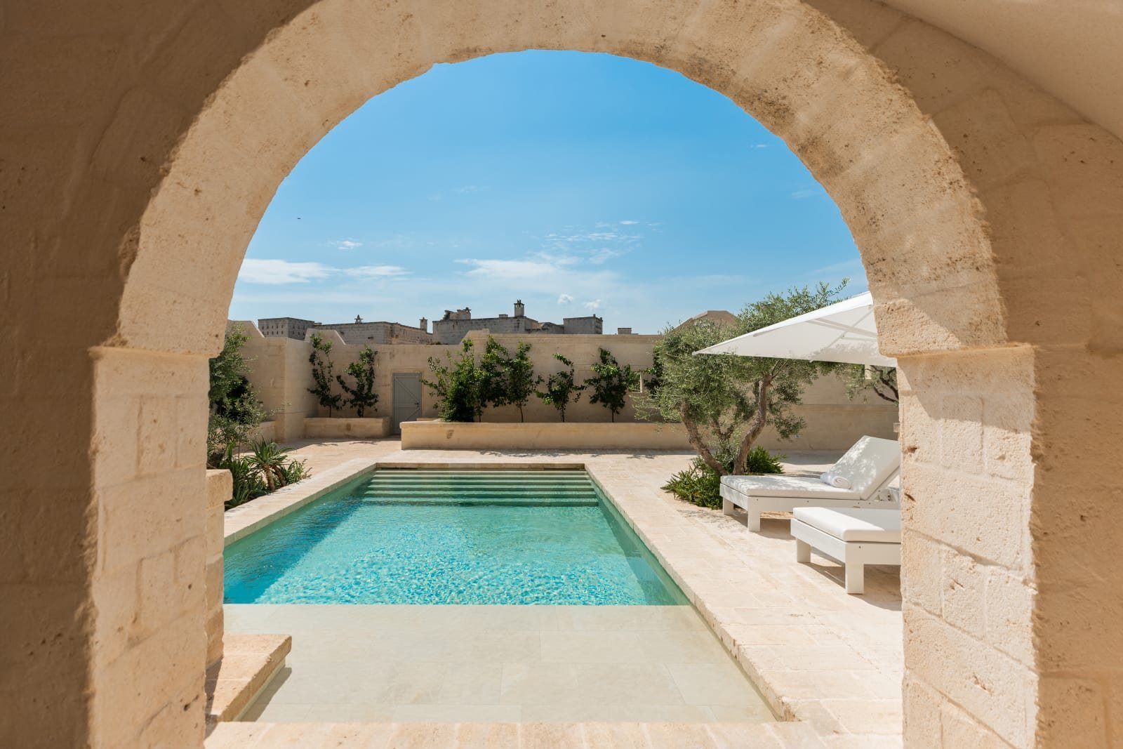 Leave the Room Travel Italy