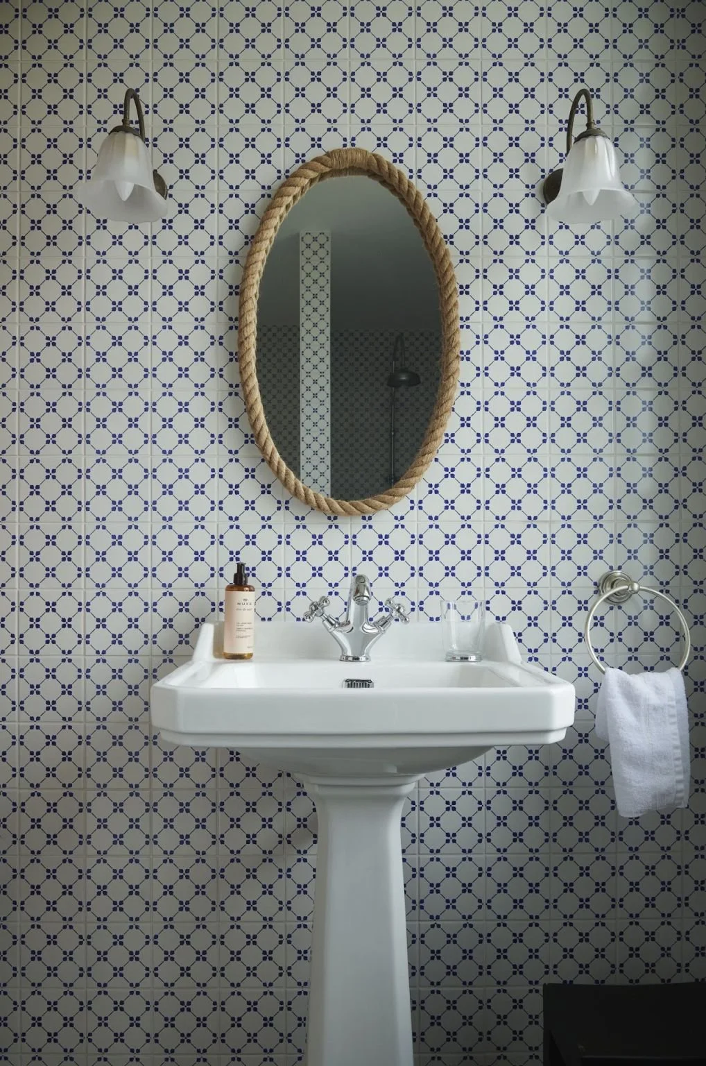 01-milk-231013-0105hds-1-1018x1536 (1).jpeg