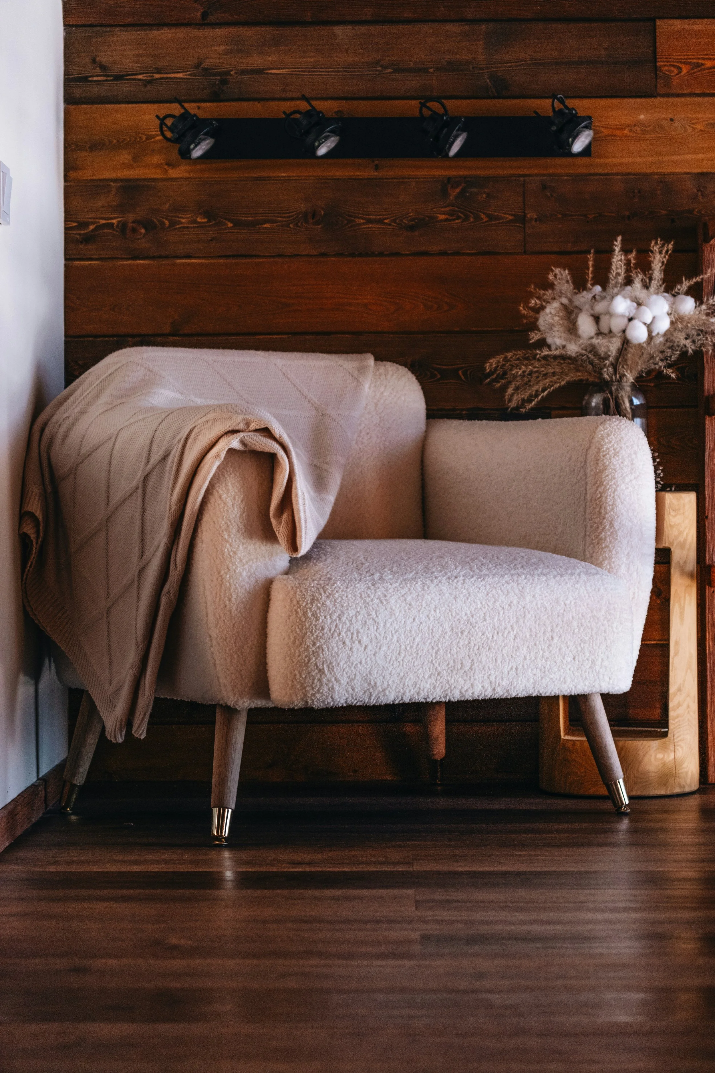 Fuzzy chair in warm Ontario therapy office for food anxiety.