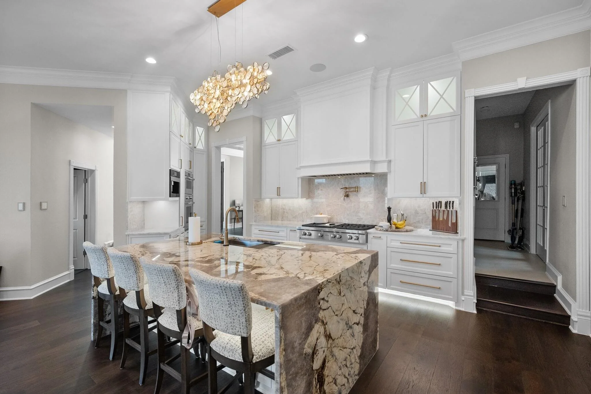 Luxury-kitchen-design-lakelandcustomhomes.jpg