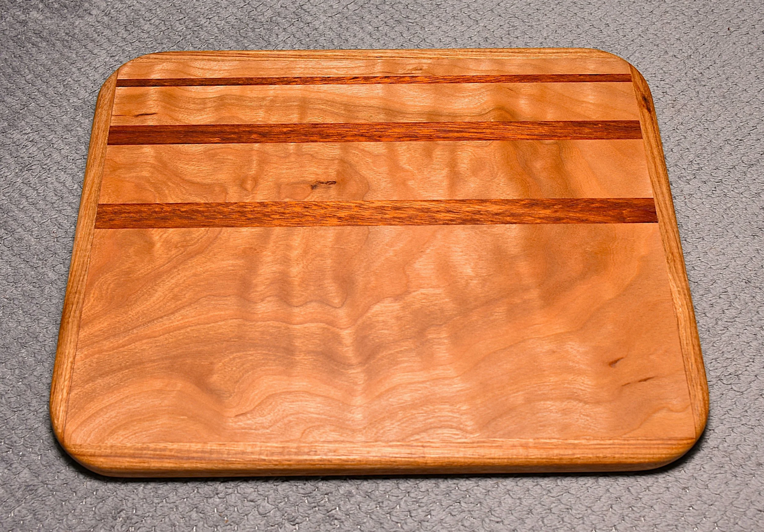 Cutting Board w/Non-Skid Feet (small)