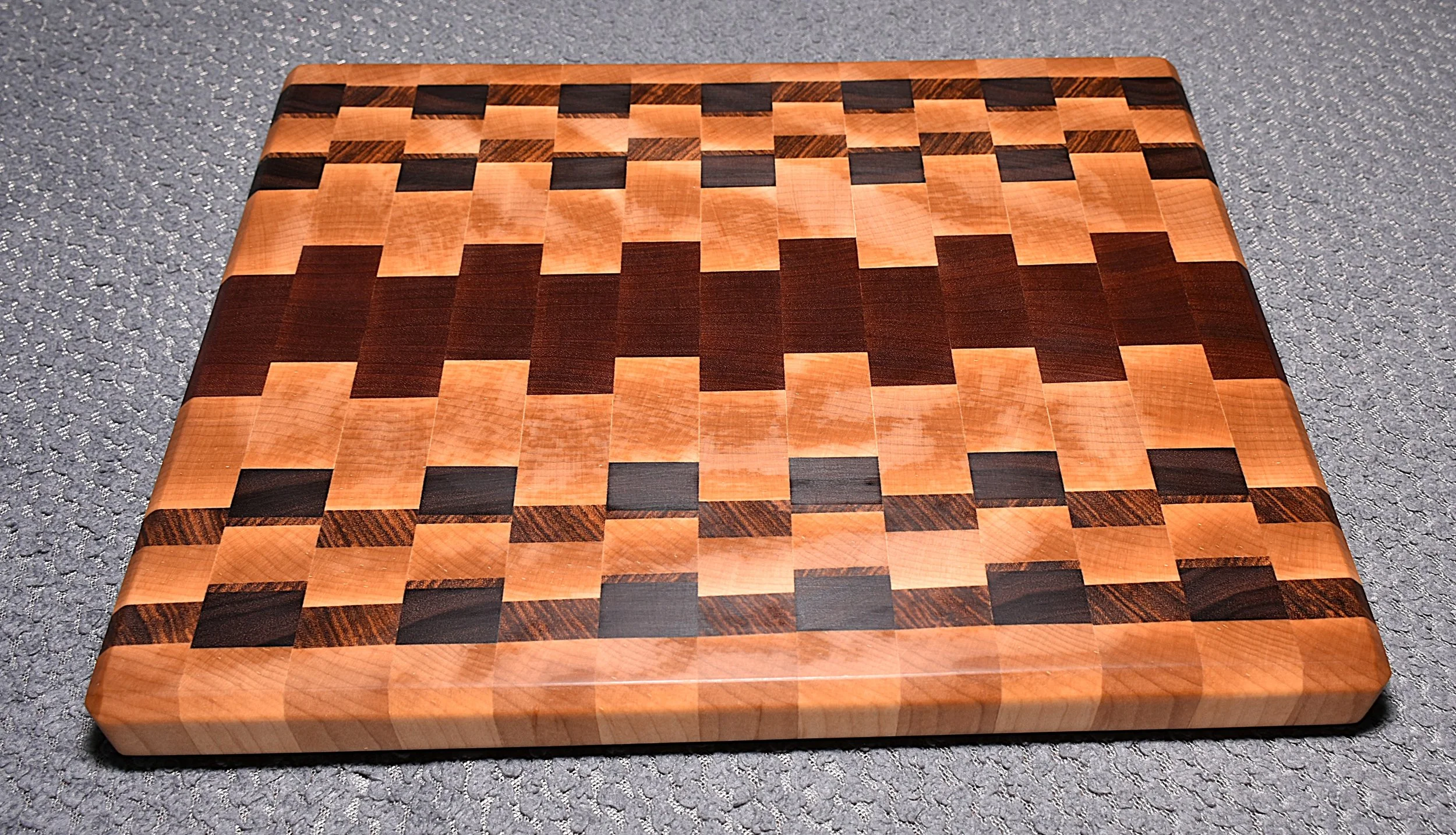 Cutting Board w/Non-skid Feet (Medium End Grain)