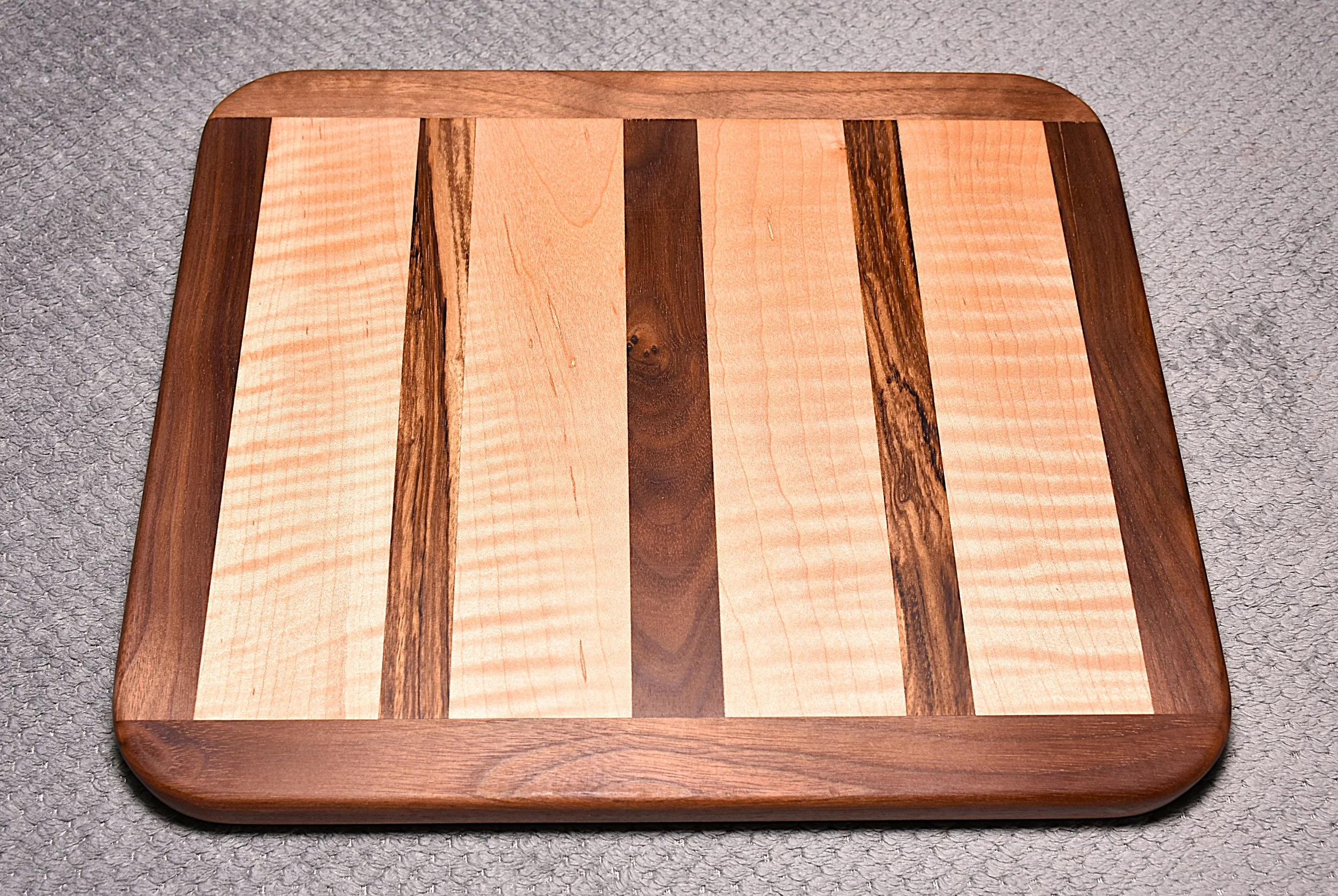 Cutting Board w/Non-Skid Feet (small)